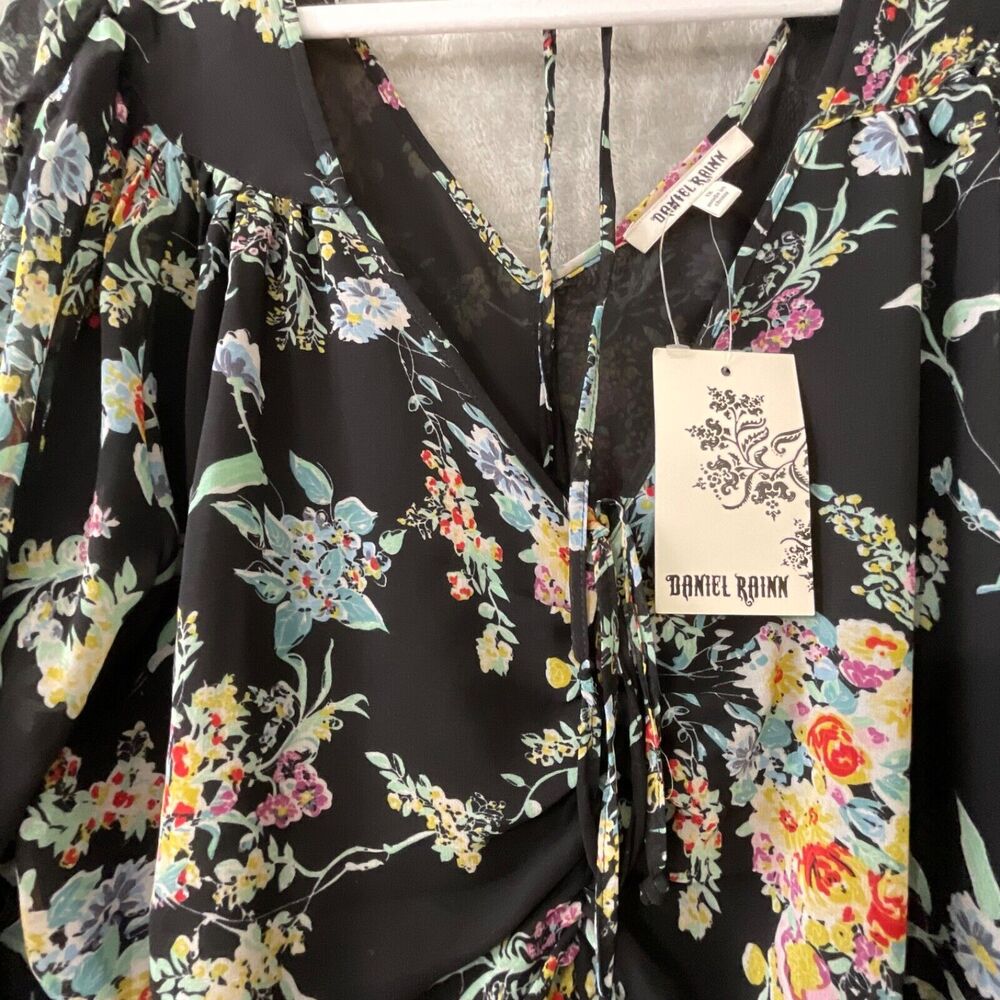 DANIEL RAINN Blouse Top women’s size 1X split flutter Sleeve rushed tie v-neck